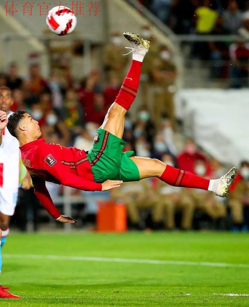 泪目！C罗40岁依然能飞 第96分钟超级倒钩看呆队友 梦回7年前巅峰